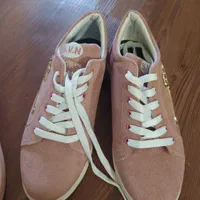 کفش سایز ۳۹