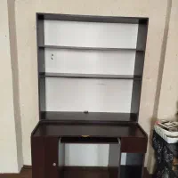 میز کامپیوتر و کتابخانه