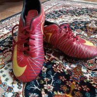 کفش فوتبالی سایز ۳۷ یک بار فقط پوشیده شده نوع