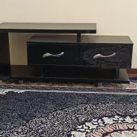 فرش و میز تلویزیون