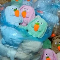 عروسک خرگوش هویج به دست