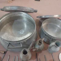 مقدار زیاد وسایل مسی خیلی قدیمی