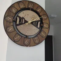 ساعت دیواری  دقیق خوشرنگ چوبی