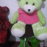 دوتا عروسک خیلی بزرگ با میزش|اسباب‌بازی بچه|شفت, |دیوار