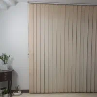 سه عدد پرده عمودی