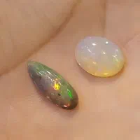 نگین اوپال اتیوپی کاملا طبیعی و معدنی