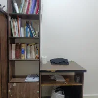 کتابخانه و میز التحریر