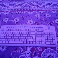 کیبورد قدیمی نوستالژیک سالم و تمیز