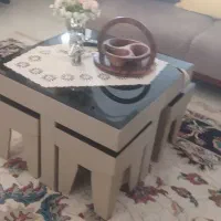 فرش و کمد و میز وسط مبلی و صندلی