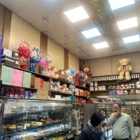 فروشنده شیرینی فروشی