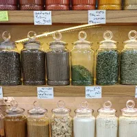 بانکه حبوبات، آجیل، شکلات و غیره