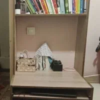 میز کامپیوتر و کتابخانه