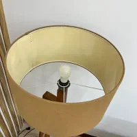 آباژور ایستاده