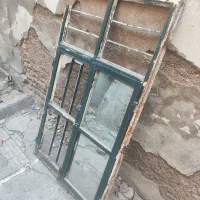 پنجره سالم ضخیم سنگین بدون زنگ زدگی|مصالح و تجهیزات ساختمان|شیراز, شاهچراغ|دیوار