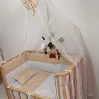 گهواره . تخت کنار مادر