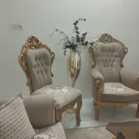 گلدان آنتیک با گل خارجی مخصوص عروس خانوما