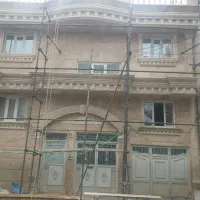 کارگر برای سنگ کاری و کاشی کاری