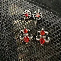 پیرسینگ گوش  استیل نگین قرمز