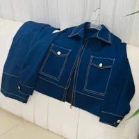 کت و دامن|لباس|پیشوا, |دیوار