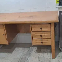 میز چوبی و میز تلوزیون