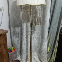 آباژور ایستاده