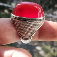 عقیق آلبالویی زیبا با رکاب نقره استاد رضایی