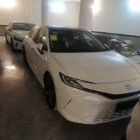 تویوتا کمری هیبرید ۲۰۲۵ پلاک شده