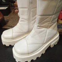 بوت سفیدحاوی پشم