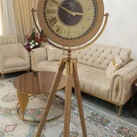 آباژور رومیزی بدون استفاده و ساعت ایستاده