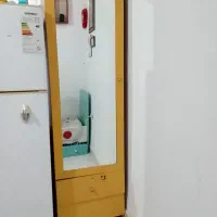 کمد دارای رخت آویز واسه کت و شلوار زنانه و مردانه