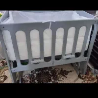 تخت کنار مادر