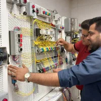 تعمیرات برق صنعتی تابلو موتور