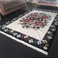 فرش ماشینی ۶ متری حاشیه سرمه‌ای کف شیری نرم و لطیف|فرش|تهران, دولاب|دیوار