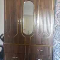کمد لباس چوبی در حد نو