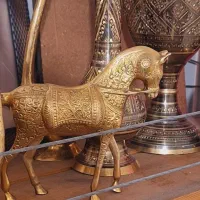 گلدان و ساعت برنز|کلکسیون اشیاء عتیقه|تهران, آهنگران (سراسیاب دولاب)|دیوار