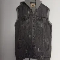 جلیقه لی و پیراهن