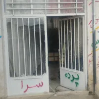 درب ضخیم قدیمی سنگین همراه حفاظ متحرک