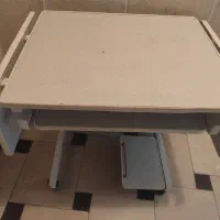 میز تحریر و کامپیوتر (توضیحات)