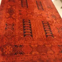 فرش قرمز رنگ