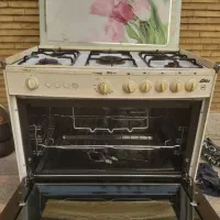 اجاق گاز در  حد نو ۵ شعله بافر کاملا سالم