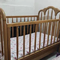 تخت چوبی جنس عالی کودک تا ۷ ساله فروش فوری|تخت و صندلی بچه|شیراز, شهرک ولیعصر|دیوار