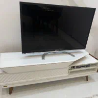 تلویزیون ۴۲ اینچ تکنو همراه میز تلویزیون