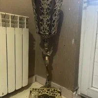 ساعت ایستاده برنجی و سطل آشغال و‌جای دستمال