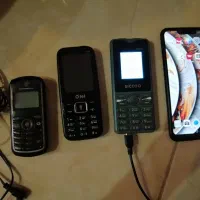 چند عدد گوشی موبایل ساده و هوشمند