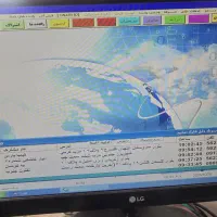 راننده آژانس با ماشین