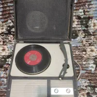 یک دستگاه گرامافون قدیمی|کلکسیون اشیاء عتیقه|چادگان, |دیوار