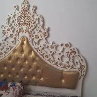 تخت دونفره سفید و طلایی