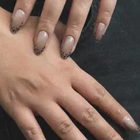 خدمات وآموزش کاشت ناخن وپارافین تراپی|خدمات آرایشگری و زیبایی|شاهینشهر, سعدی جنوبی|دیوار