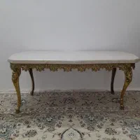 میز بزرگ سیاه قلم