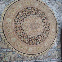 2 عدد فرش گرد . 3 متر و 2 متر